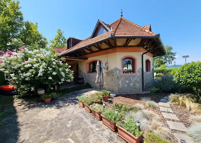 Toparti Villa - Balatonboglar